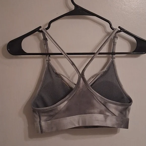Nike Women's Tie-Dye Sports Bra NWOT - Picture 3 of 4
